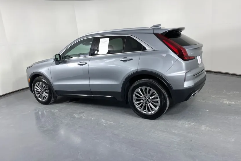 2024 Cadillac XT4 Premium Luxury photo 1