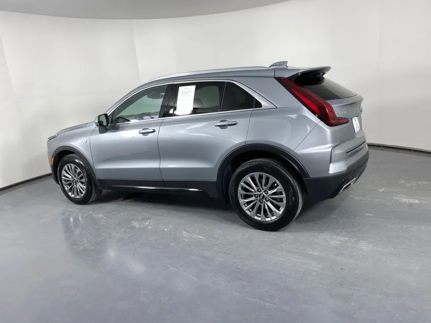 2024 Cadillac XT4 Premium Luxury photo 1