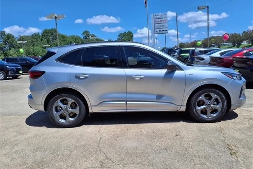 2023 Ford Escape ST-Line photo 1