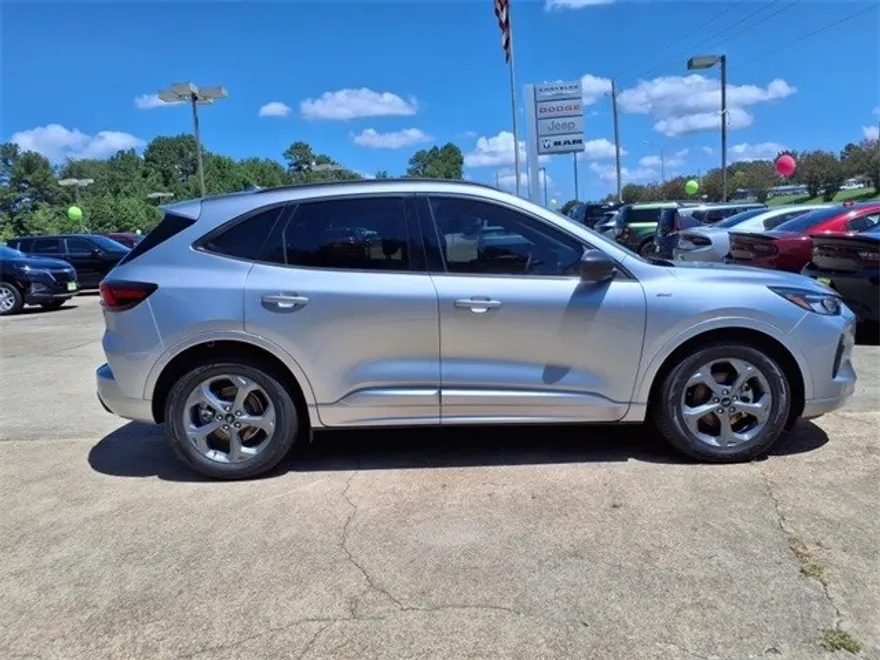 2023 Ford Escape ST-Line photo 1