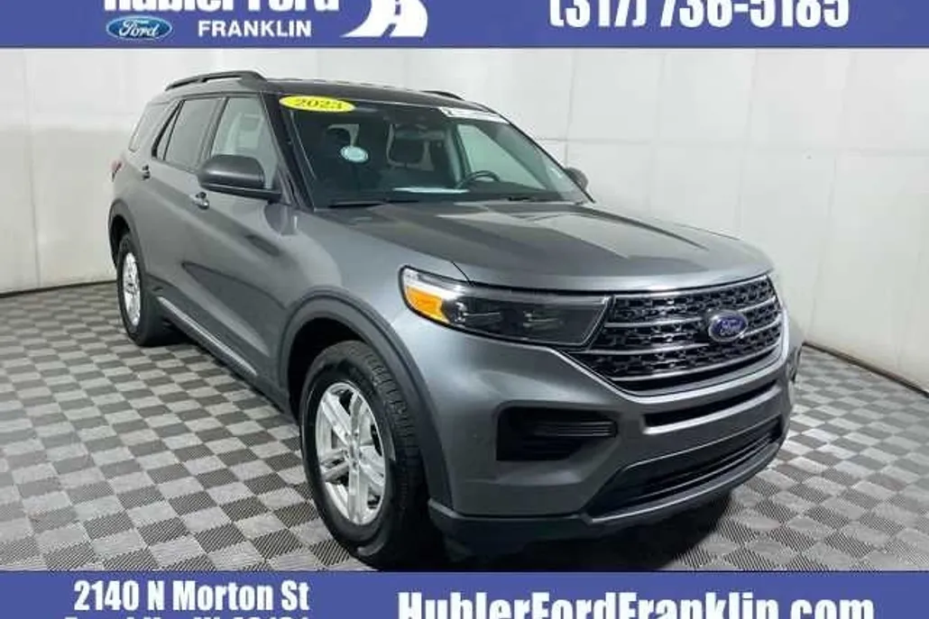 2023 Ford Explorer XLT photo 1