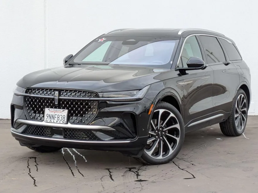2024 Lincoln Nautilus Black Label photo 1