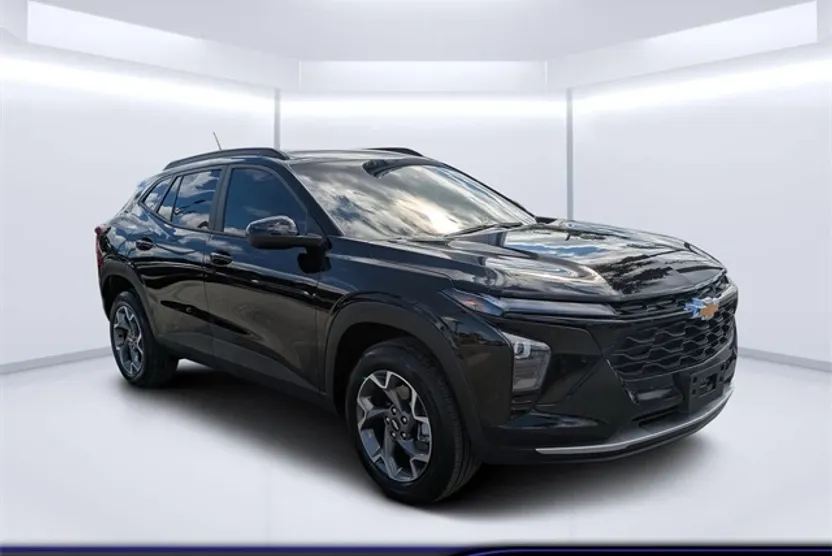 2025 Chevrolet Trax LT photo 1