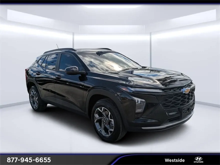 2025 Chevrolet Trax LT photo 1