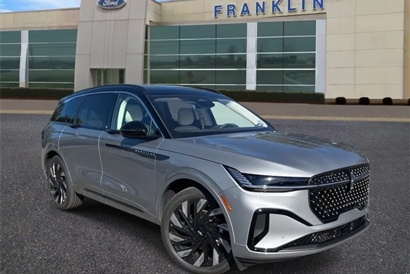 2025 Lincoln Nautilus Black Label photo 1