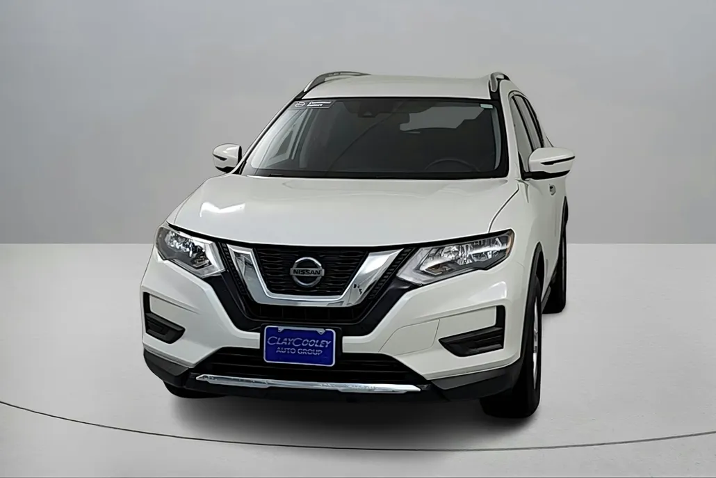 2020 Nissan Rogue SV photo 1