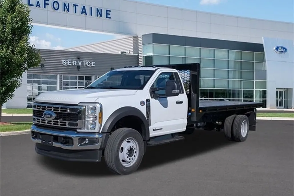2025 Ford F-600 photo 1
