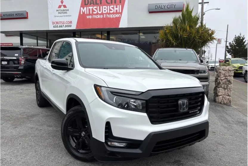 2021 Honda Ridgeline Black Edition photo 1
