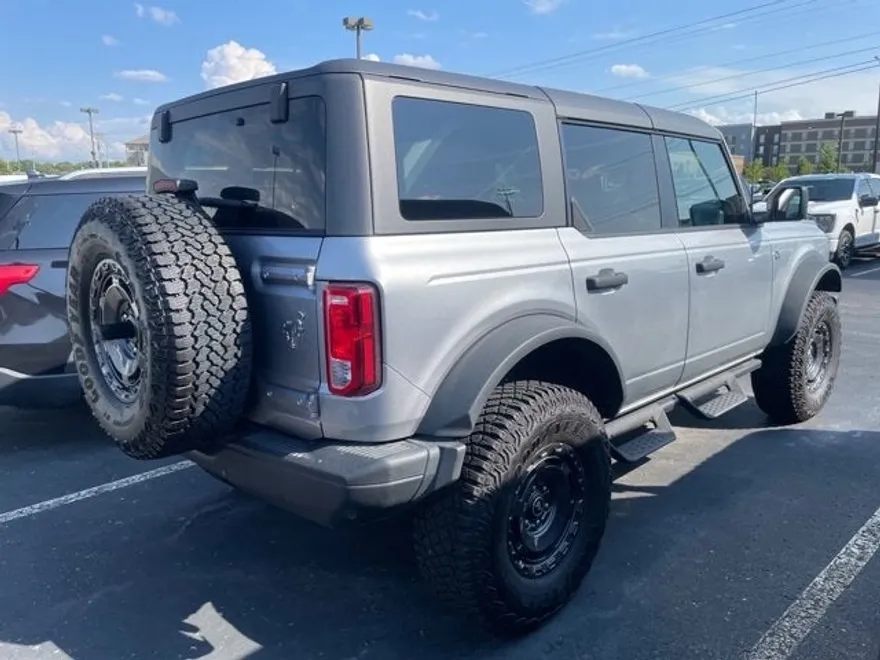 2024 Ford Bronco Black Diamond photo 1