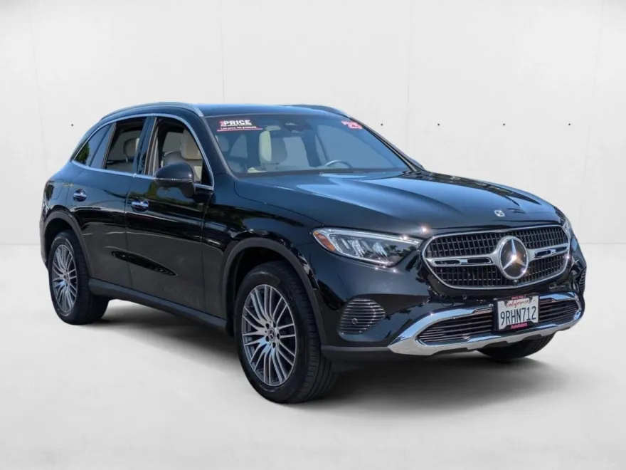 2025 Mercedes Benz GLC 300 4MATIC photo 1