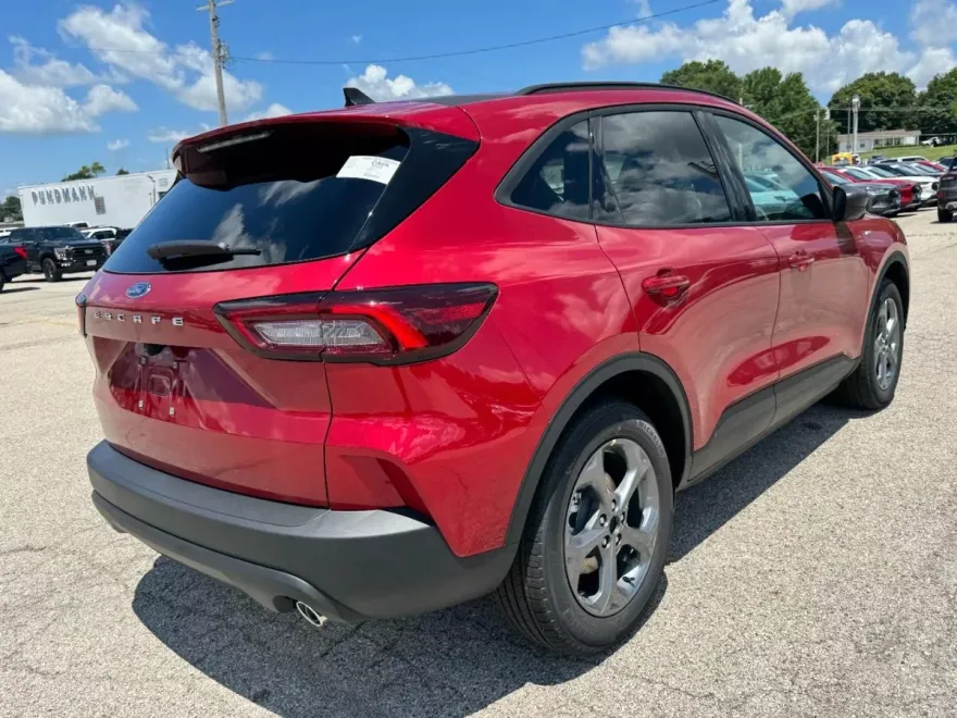 2025 Ford Escape ST-Line photo 1