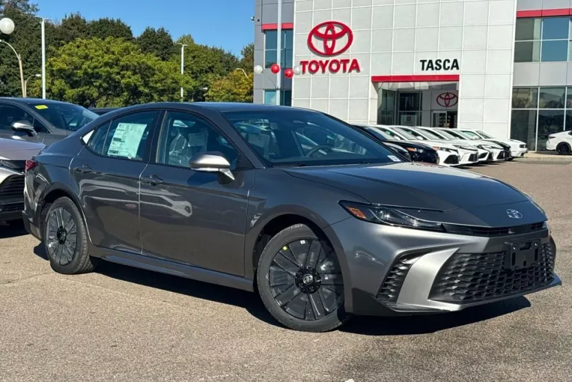 2026 Toyota Camry SE photo 1