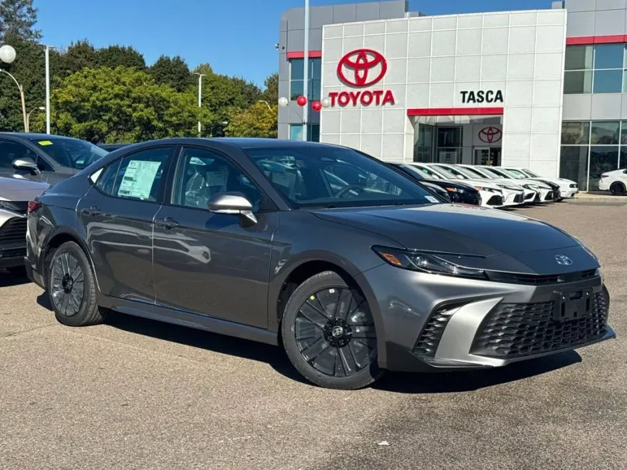 2026 Toyota Camry SE photo 1