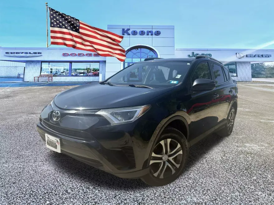 2016 Toyota RAV4 LE photo 1