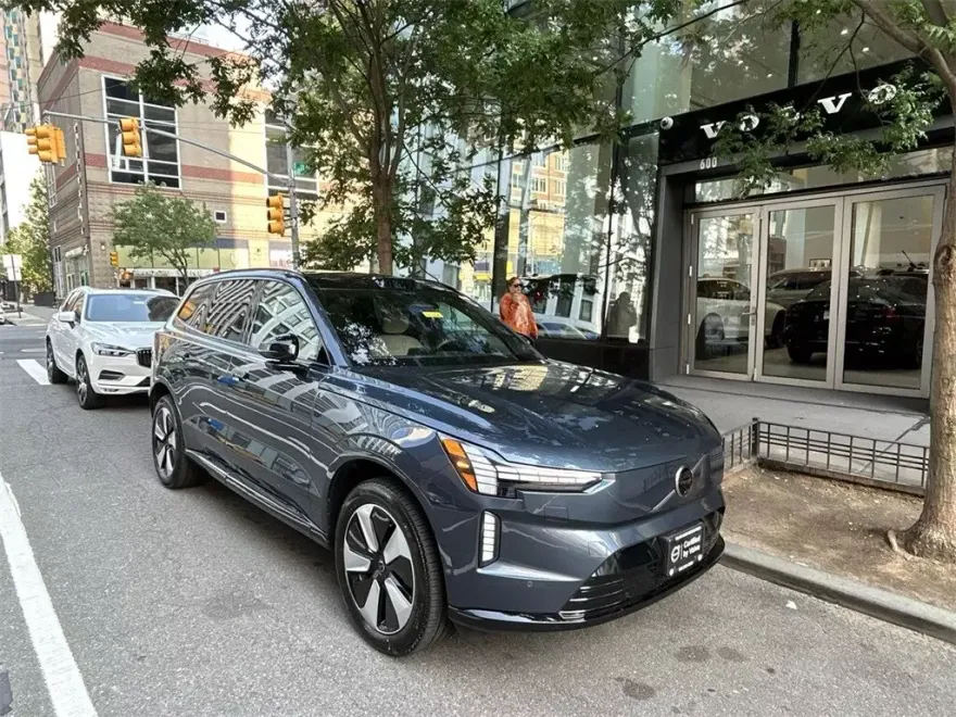 2025 Volvo EX90 Twin Motor Plus photo 1