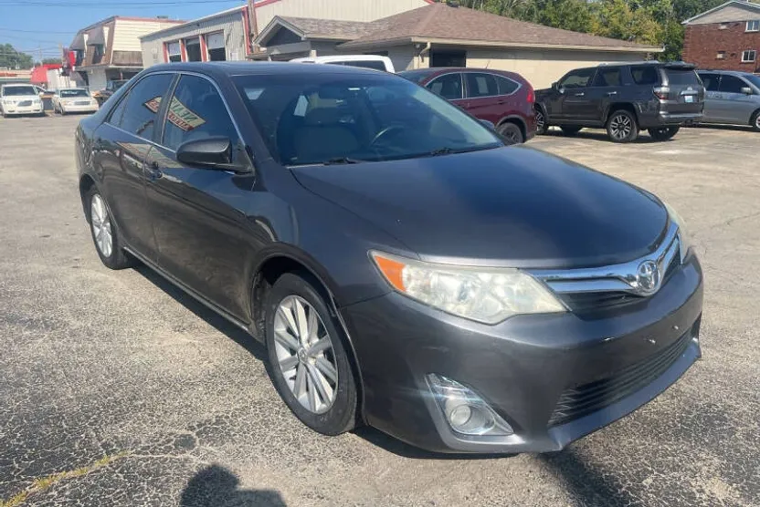 2012 Toyota Camry XLE photo 1