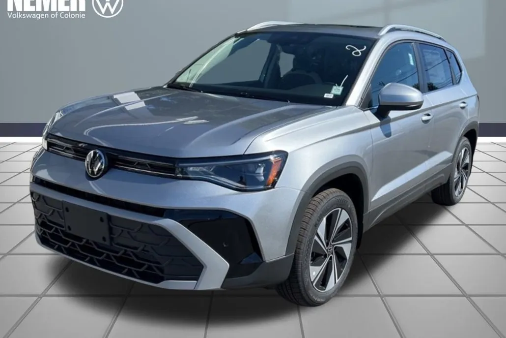 2025 Volkswagen Taos SE photo 1