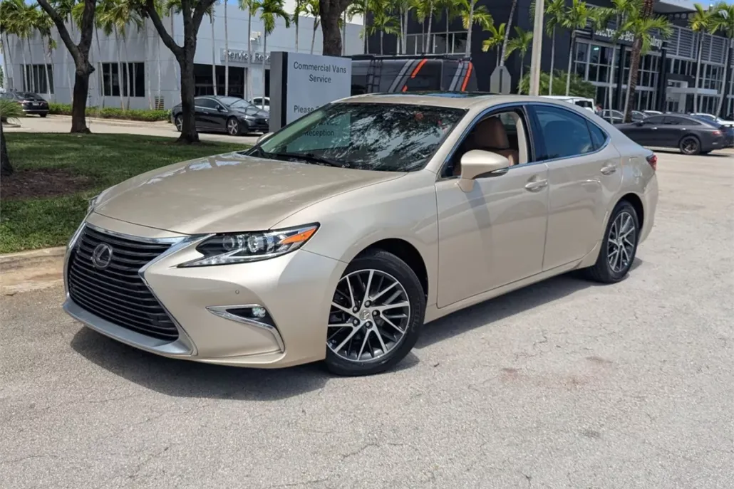 2017 Lexus ES 350 photo 1