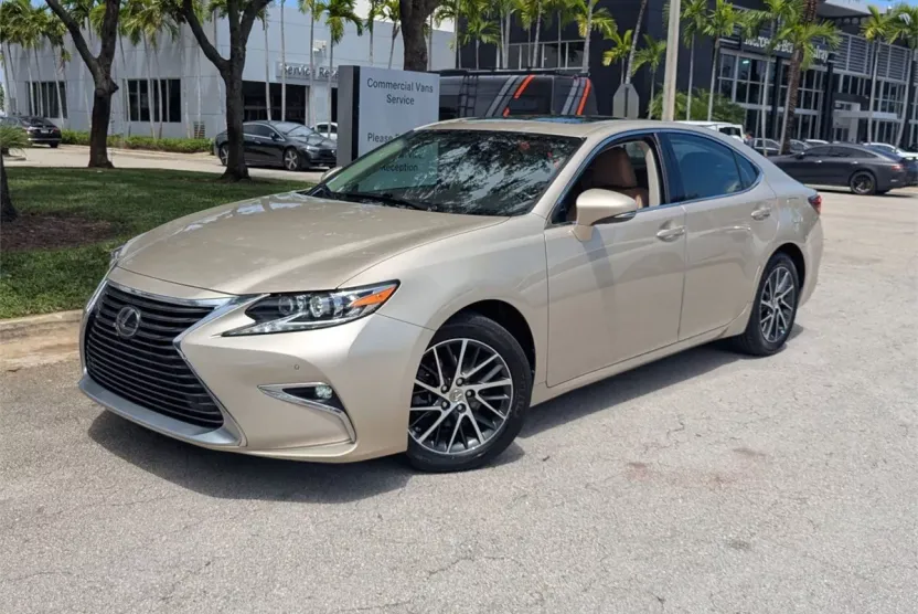 2017 Lexus ES 350 photo 1