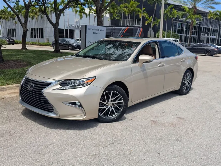 2017 Lexus ES 350 photo 1