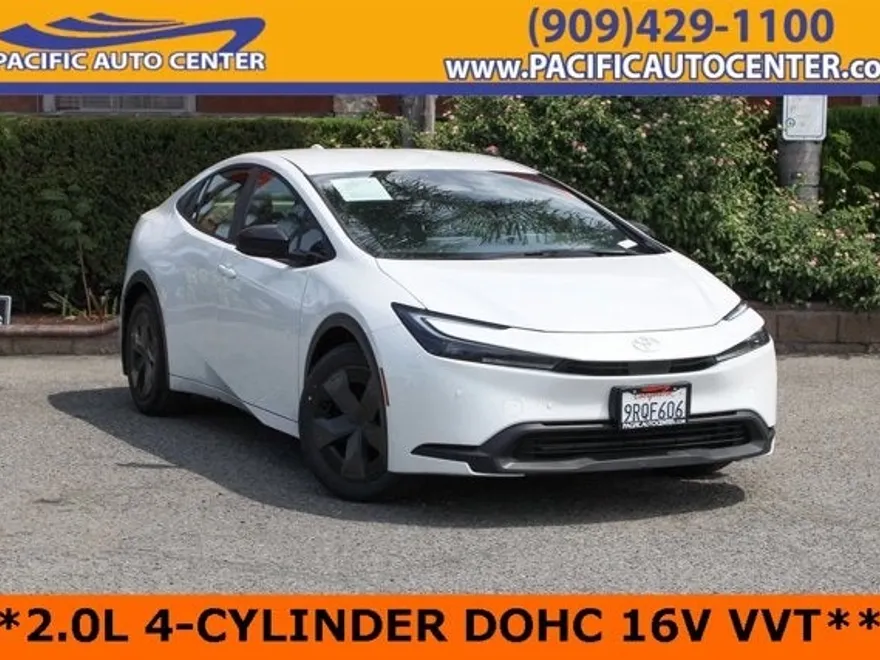 2024 Toyota Prius LE photo 1