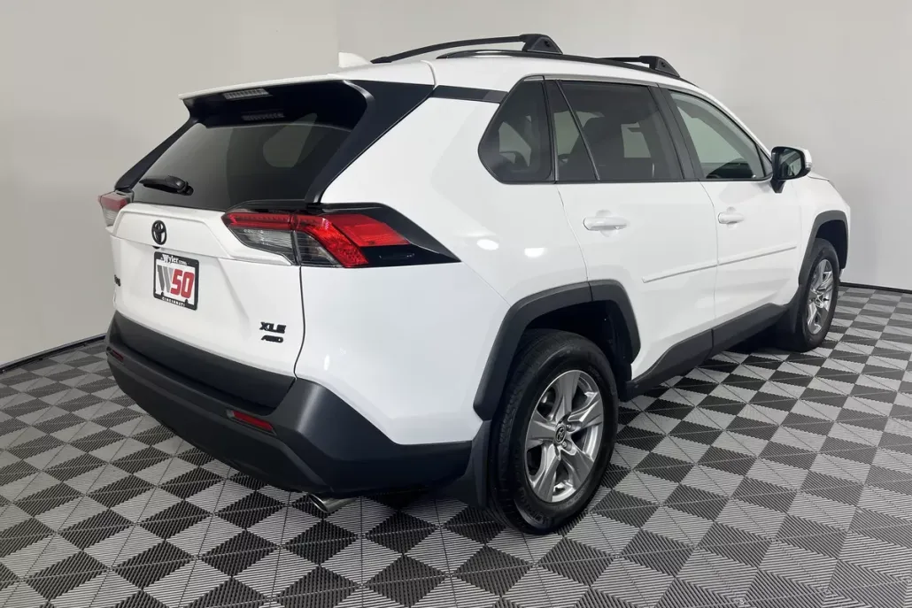 2024 Toyota RAV4 XLE photo 1