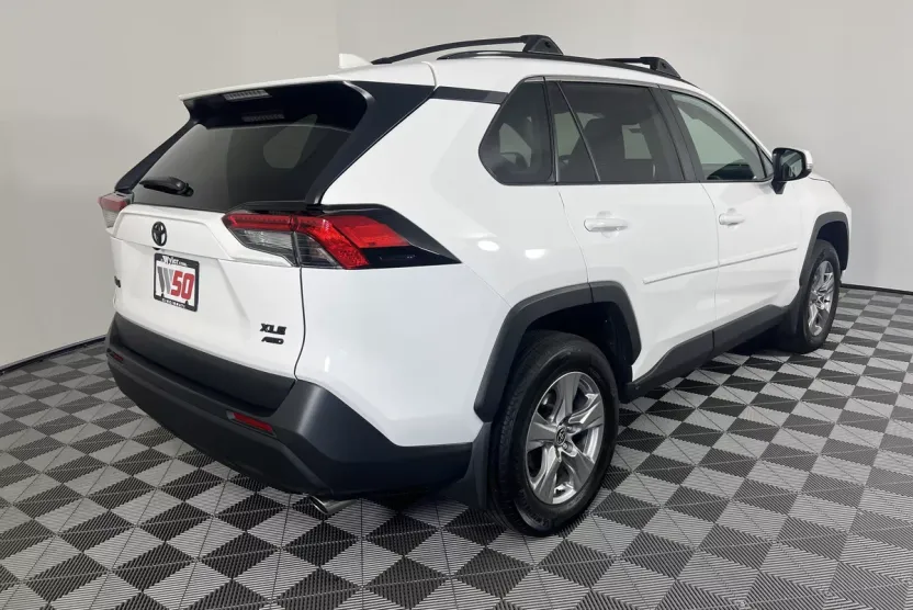 2024 Toyota RAV4 XLE photo 1