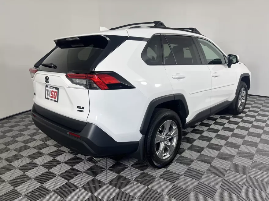 2024 Toyota RAV4 XLE photo 1