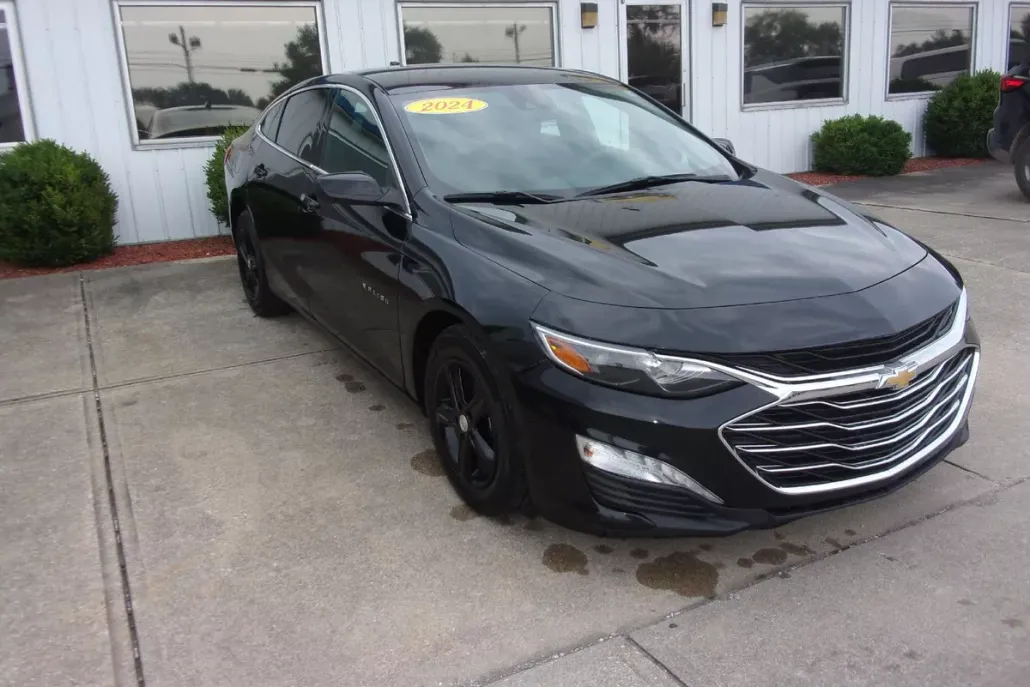 2024 Chevrolet Malibu 1LT photo 1