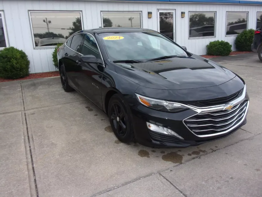 2024 Chevrolet Malibu 1LT photo 1