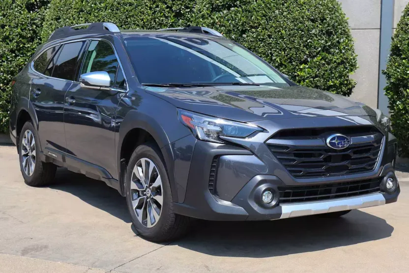 2025 Subaru Outback Touring photo 1