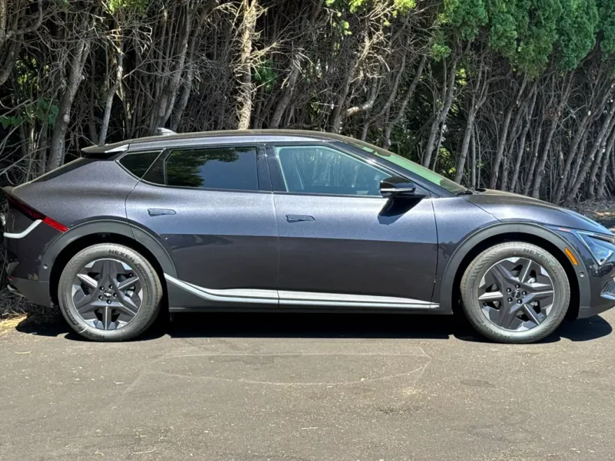 2025 Kia EV6 Light Wind photo 1