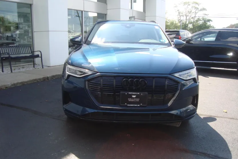 2022 Audi e-tron Premium Plus photo 1