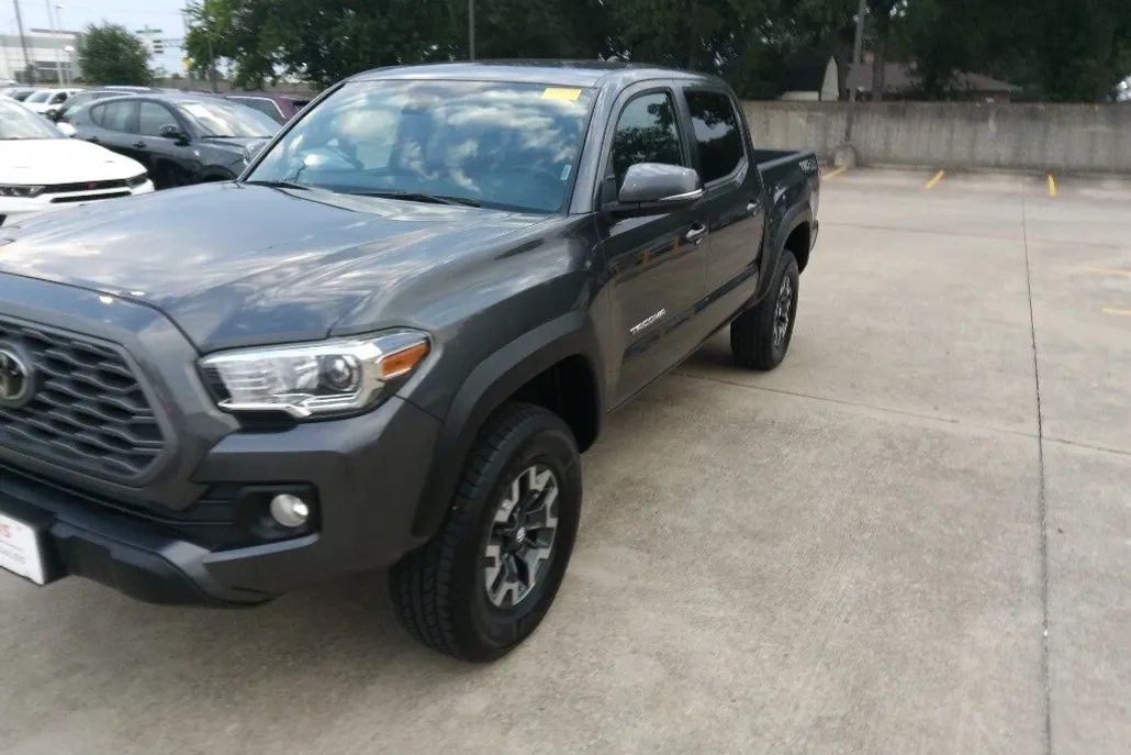 2023 Toyota Tacoma SR5 photo 1