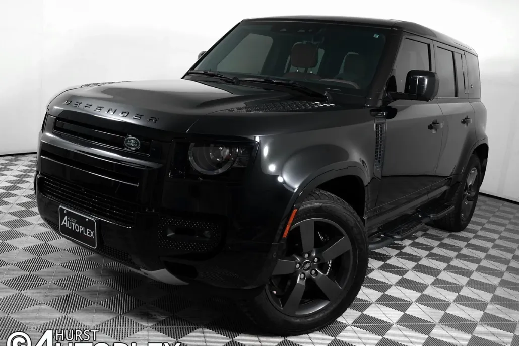 2023 Land Rover Defender 110 photo 1
