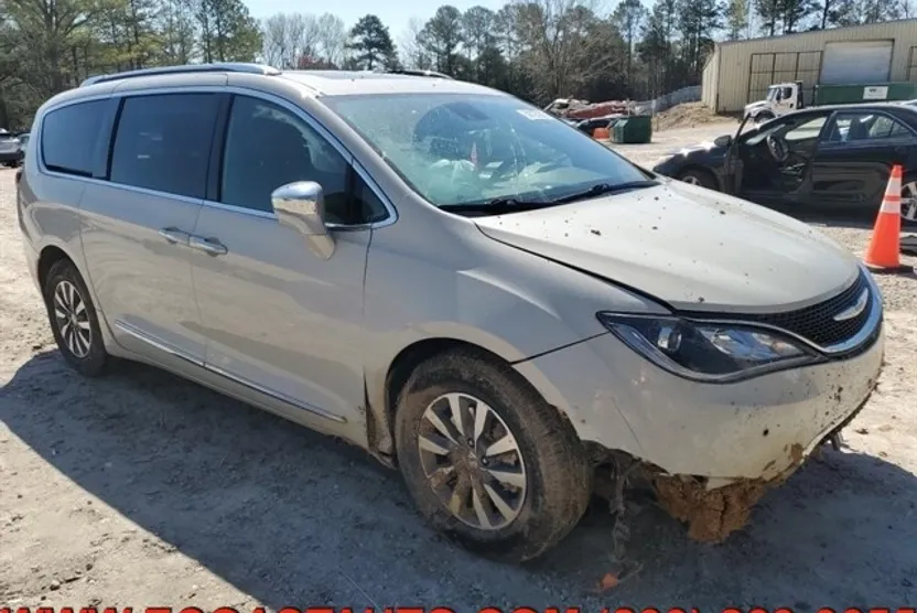 2020 Chrysler Pacifica Hybrid Limited photo 1