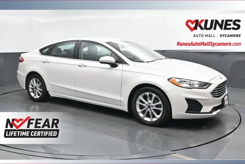 2020 Ford Fusion SE photo 1