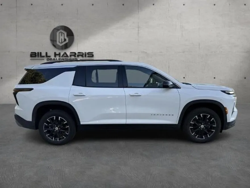 2024 Chevrolet Traverse 1LT photo 1