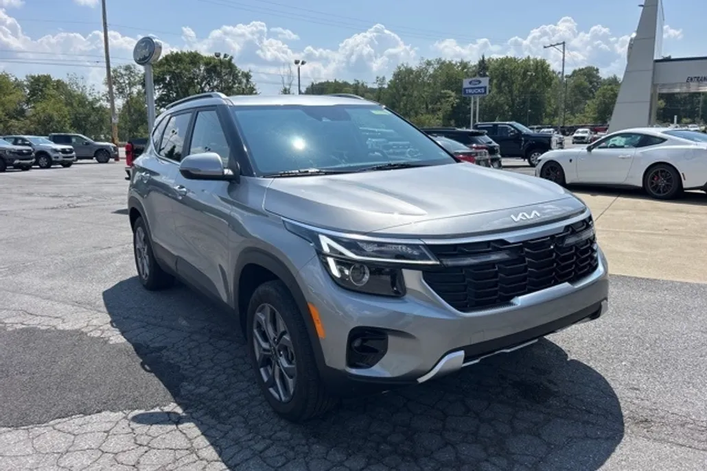 2024 Kia Seltos S photo 1