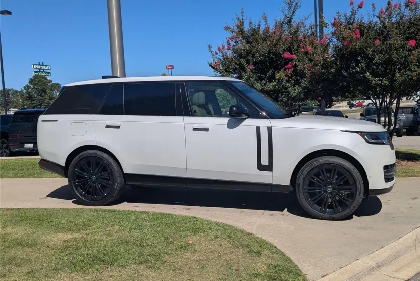 2025 Land Rover Range Rover SE photo 1