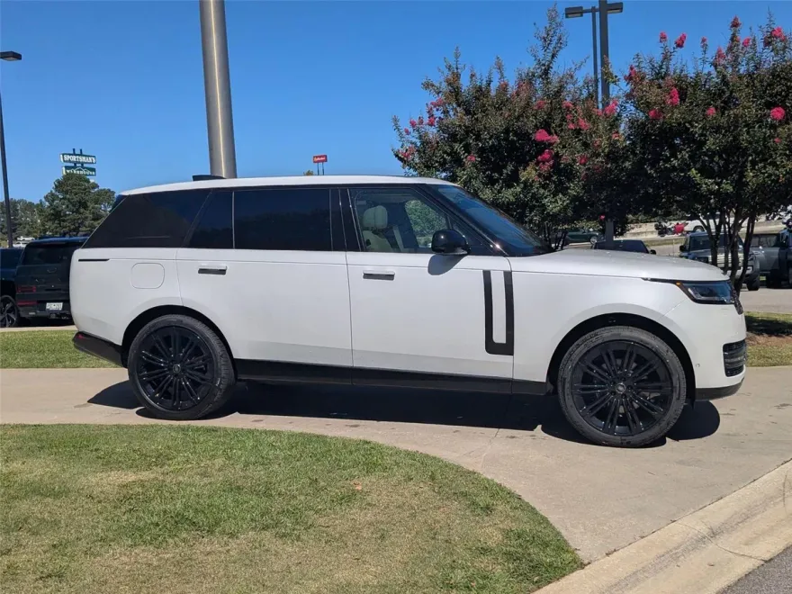 2025 Land Rover Range Rover SE photo 1