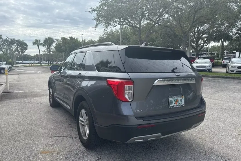2023 Ford Explorer XLT photo 1