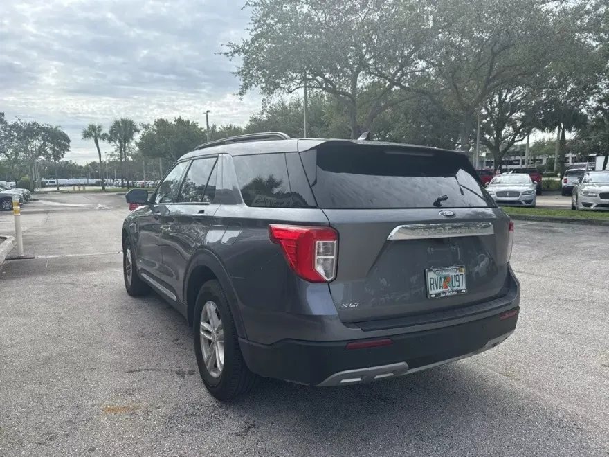 2023 Ford Explorer XLT photo 1