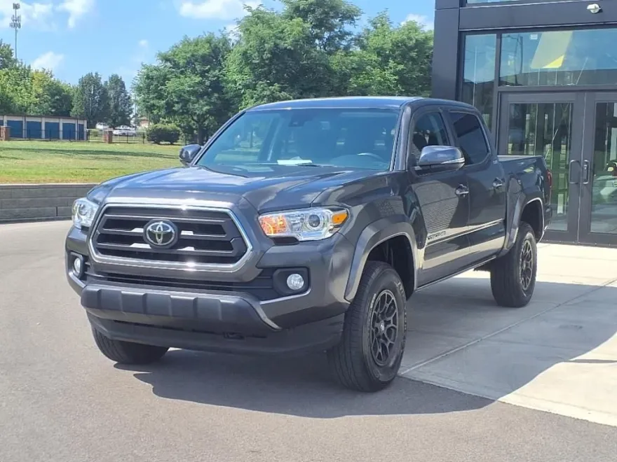 2022 Toyota Tacoma V6 4x4 LE photo 1