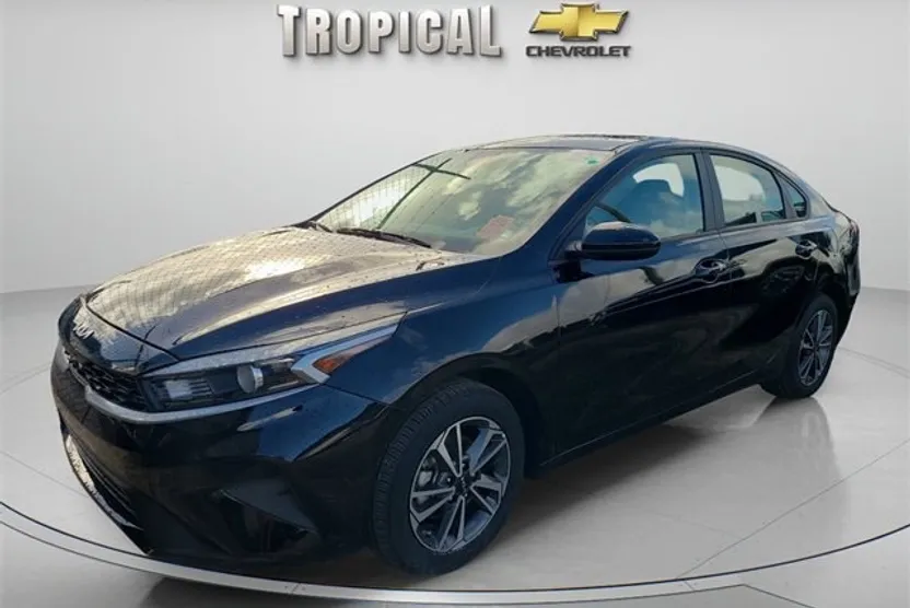 2024 Kia Forte LXS photo 1
