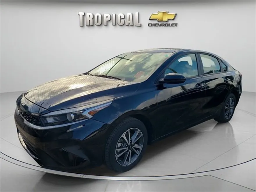 2024 Kia Forte LXS photo 1