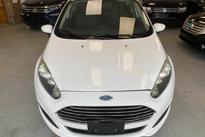 2015 Ford Fiesta S photo 1