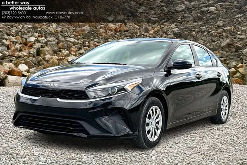 2022 Kia Forte FE photo 1