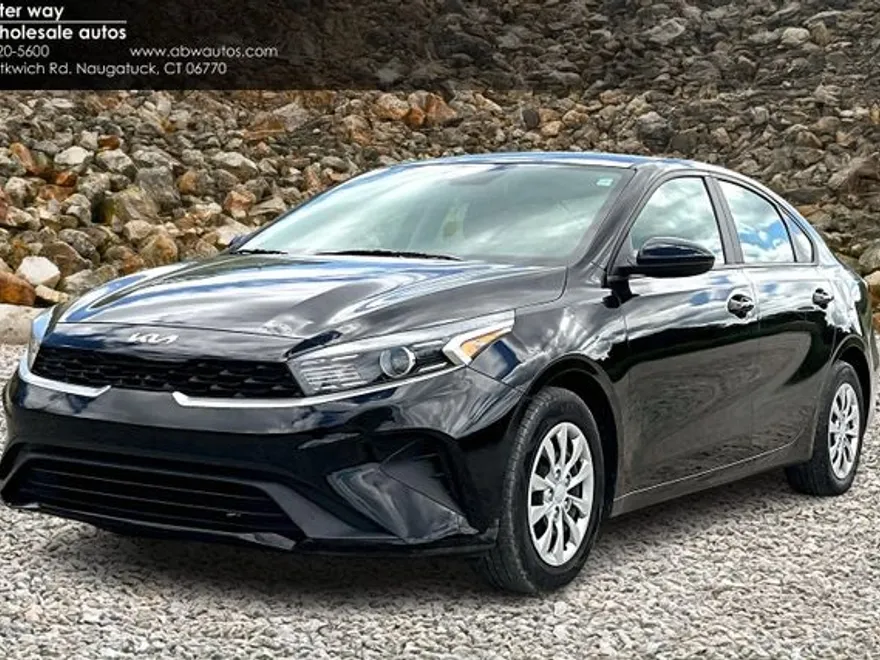 2022 Kia Forte FE photo 1