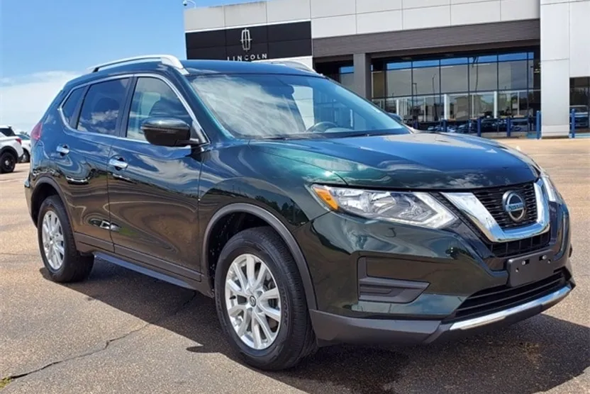 2018 Nissan Rogue SV photo 1